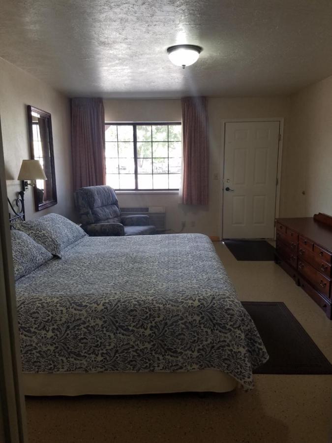 Butch Cassidy'S Hideout Motel Circleville Екстериор снимка