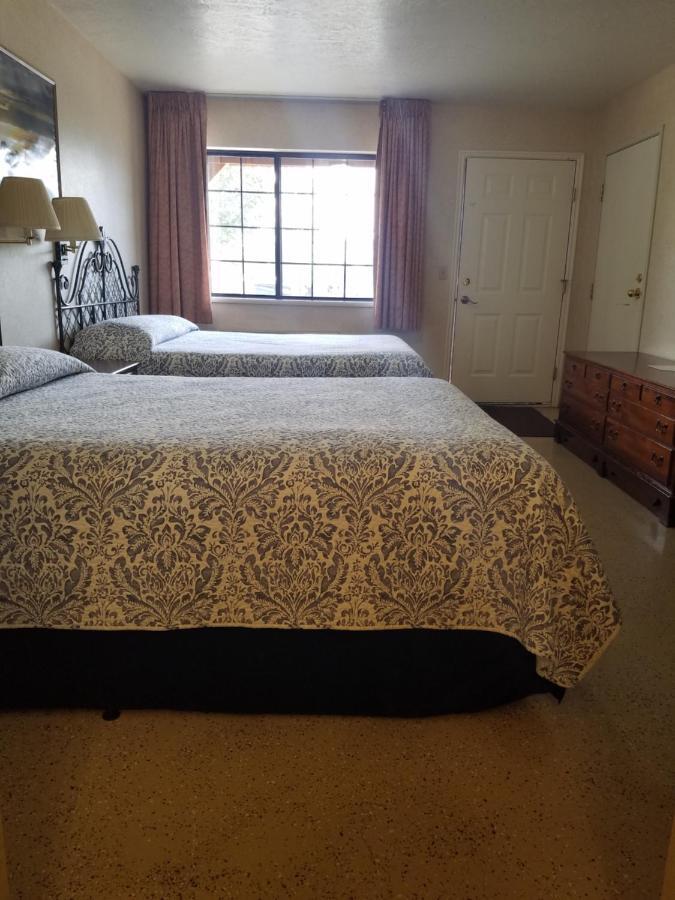 Butch Cassidy'S Hideout Motel Circleville Екстериор снимка