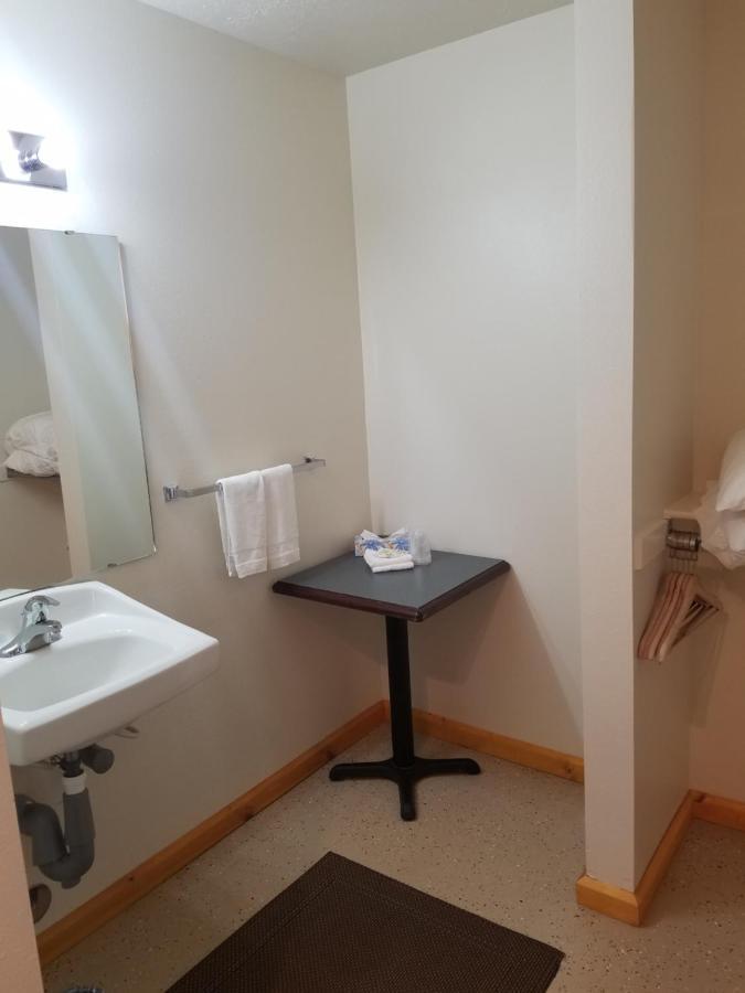 Butch Cassidy'S Hideout Motel Circleville Екстериор снимка